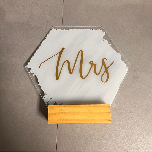 Mrs table decor sign - Picture 1 of 8